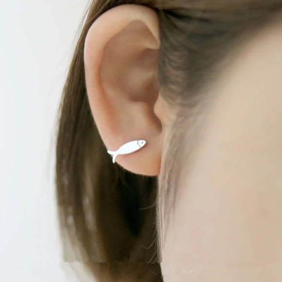 925 Sterling Silver Cat Fish Stud - Picture 5 of 5